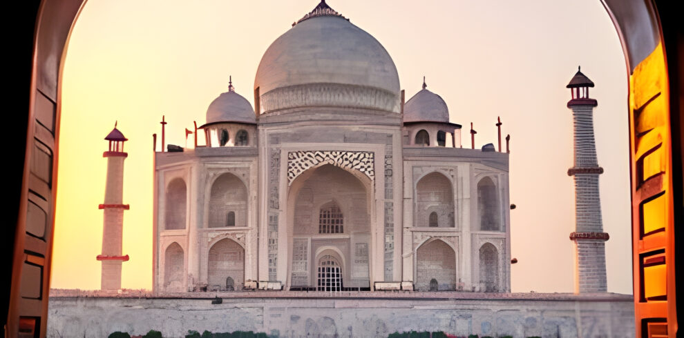 Taj Mahal viewing at sunrise by day trip from Delhi